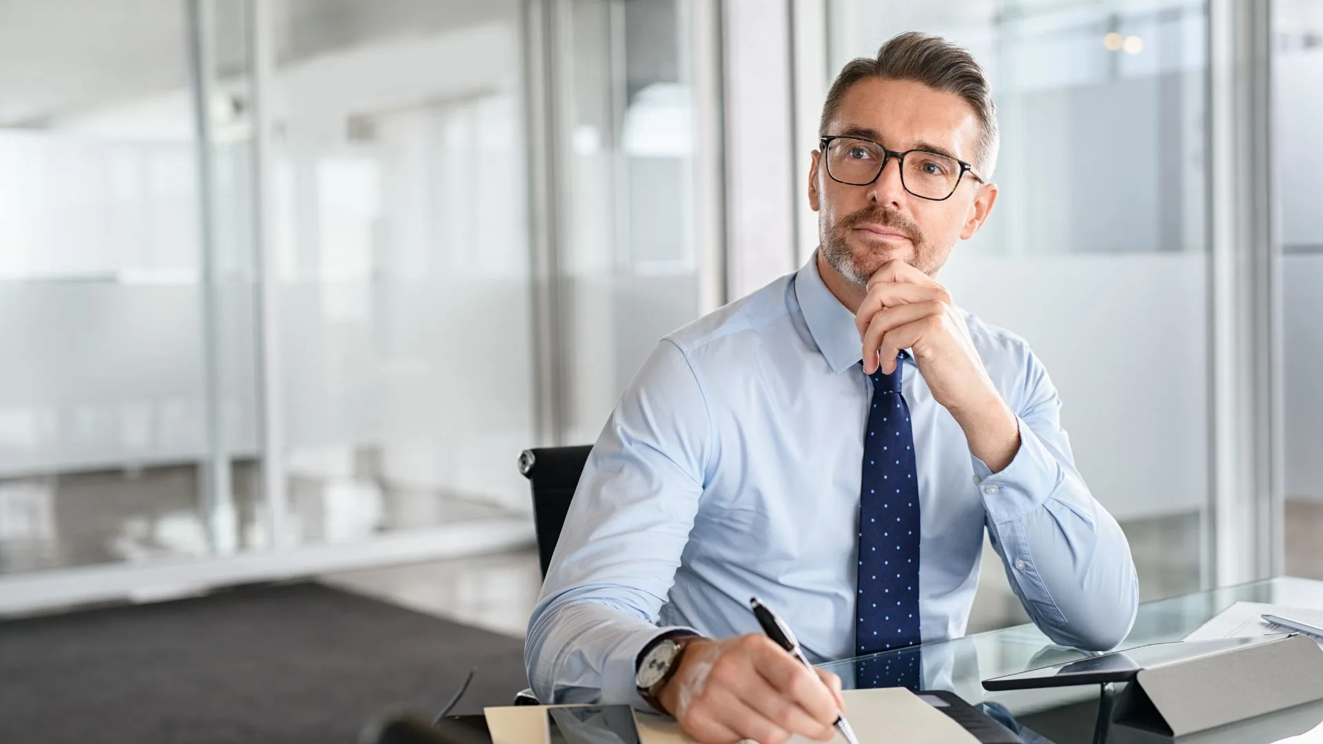 EOR vs Outsourcing vs CoR – Choosing the Right Model for Risk Control and Governance